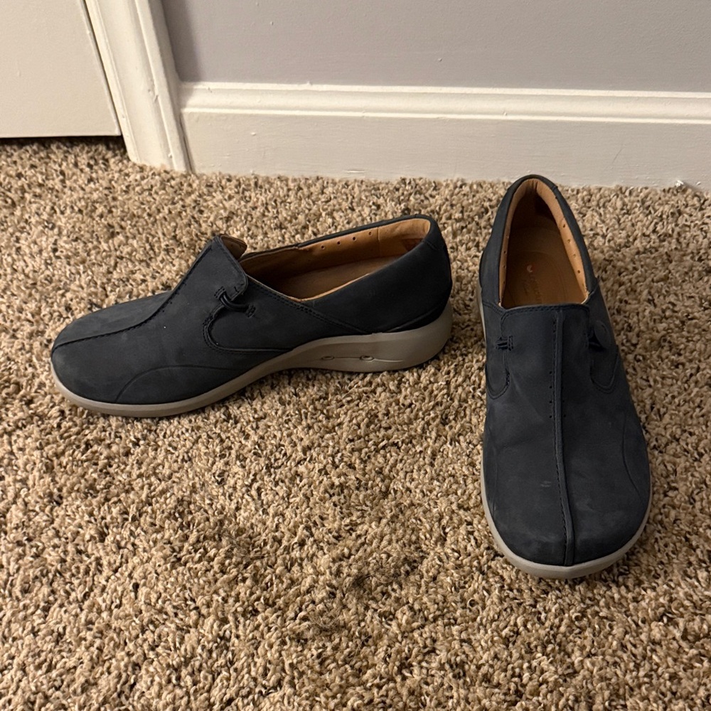Like New - Clarks Women's Navy Mules